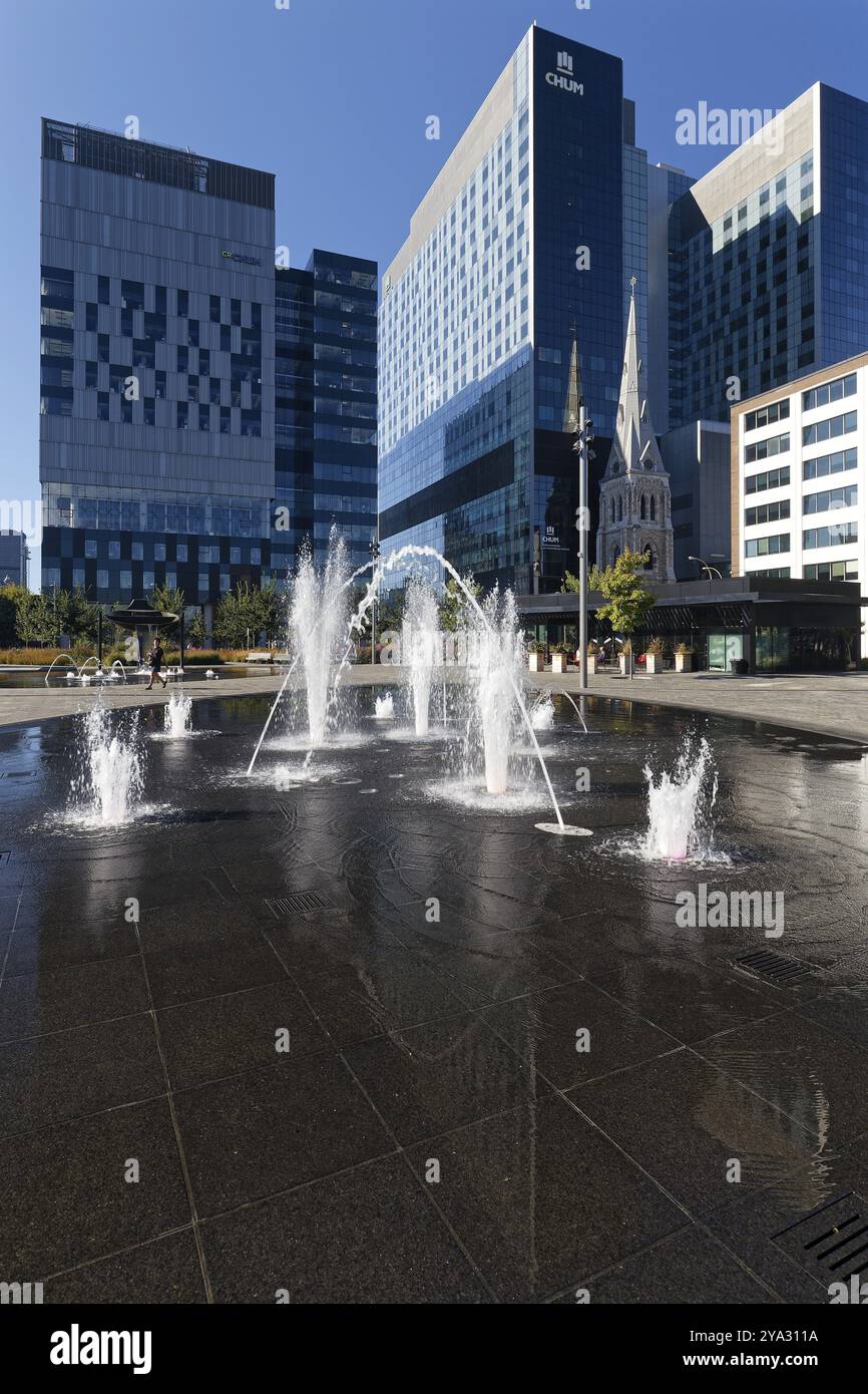 Architecture, place avec fontaine et bâtiments cliniques modernes, Montréal, Province de Québec, Canada, Amérique du Nord Banque D'Images