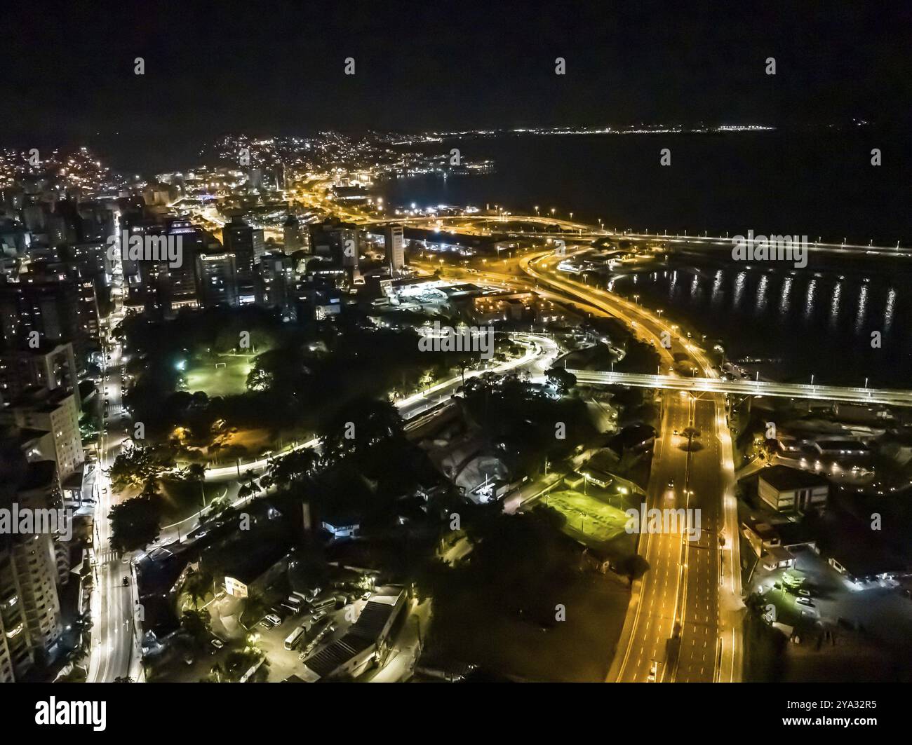 Florianopolis à Santa Catarina. Image aérienne de nuit Banque D'Images