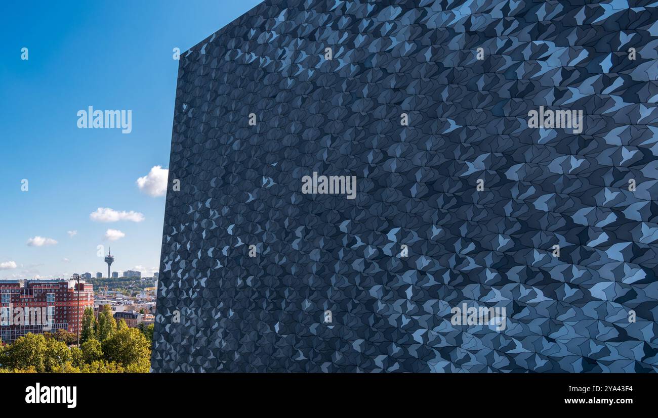 Paris, France - 10 12 2024 : vue de l'antenne terrestre de Romainville depuis la Philarmonie de Paris Banque D'Images