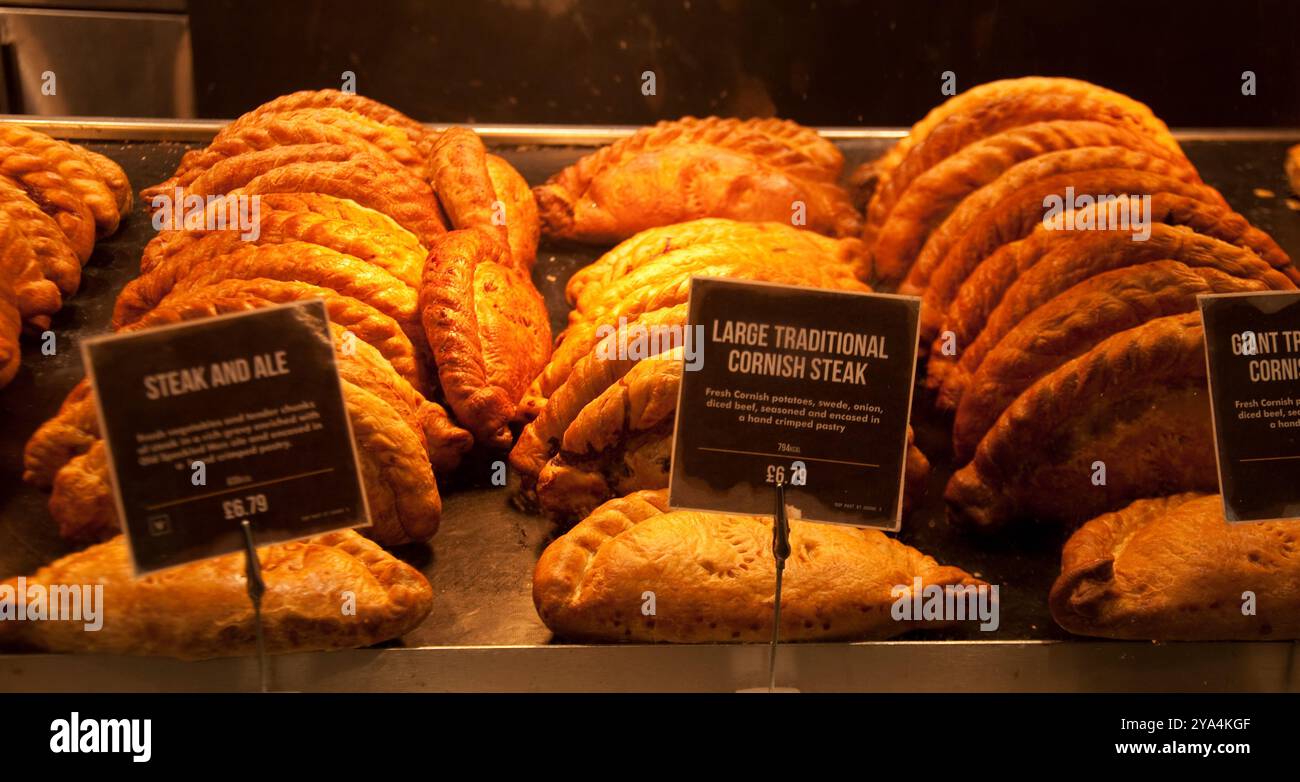 Cornish Pasty Stall, hall/zone de service, Kings Cross Station ; Camden, Londres, Angleterre, Royaume-Uni Banque D'Images