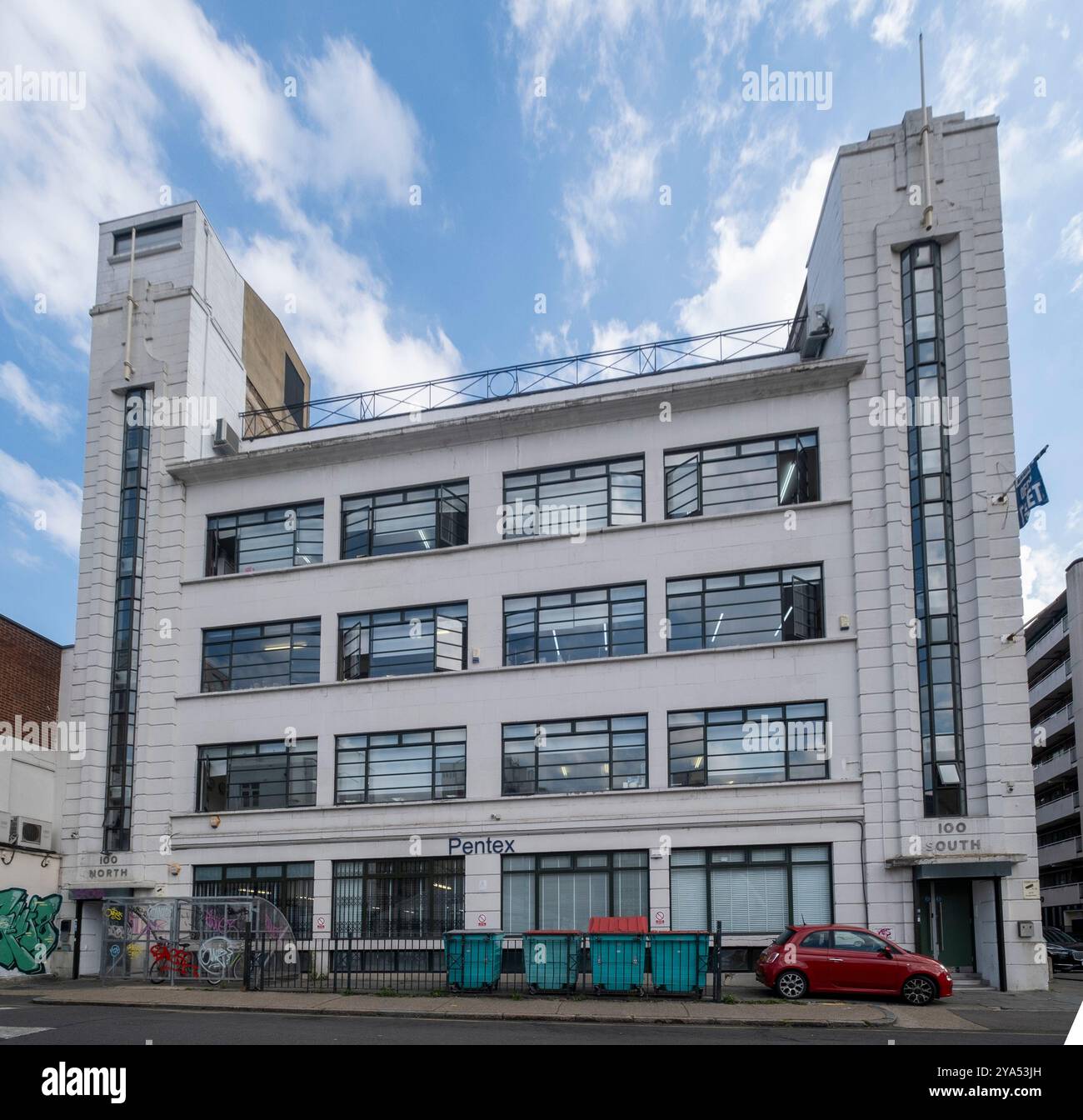 Pentex House, Batty Street, un exemple d'architecture industrielle des années 1930 dans le quartier de Whitechapel à Londres. Maintenant des bureaux desservis. Banque D'Images