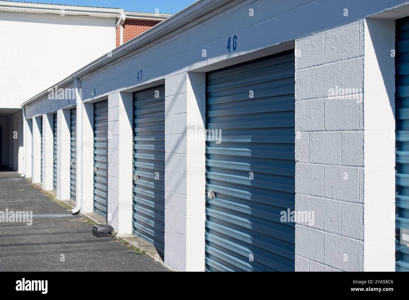 Portes d'accès à l'installation de stockage libre en bloc de béton Banque D'Images