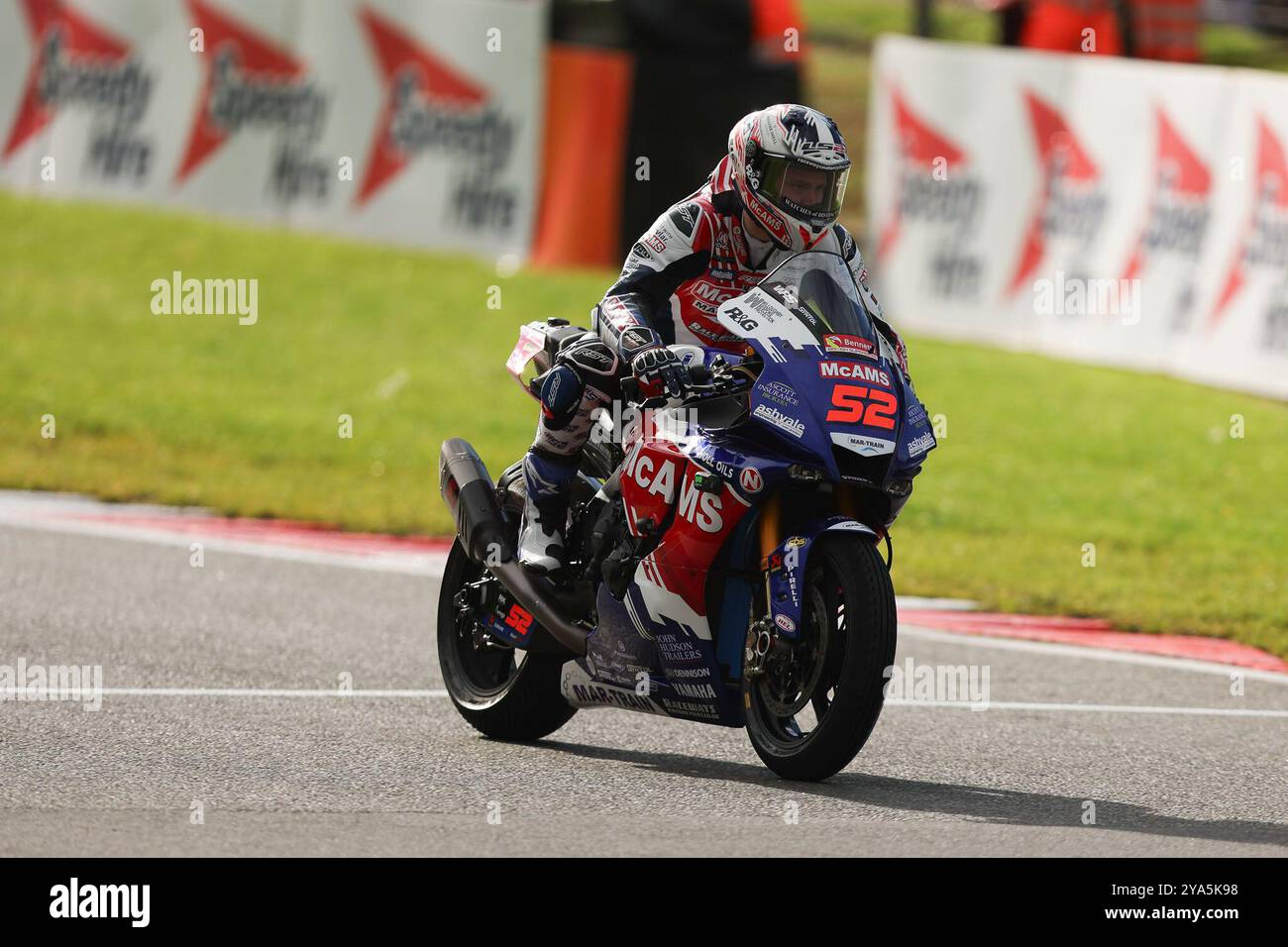 Longfield, Royaume-Uni. 12 octobre 2024. Danny Kent de McAMS Racing Yamaha lors des qualifications pour la 11e ronde du Bennetts British Super Bike Championship à Brands Hatch, Longfield, Angleterre le 12 octobre 2024. Photo de Ken Sparks. Utilisation éditoriale uniquement, licence requise pour une utilisation commerciale. Aucune utilisation dans les Paris, les jeux ou les publications d'un club/ligue/joueur. Crédit : UK Sports pics Ltd/Alamy Live News Banque D'Images