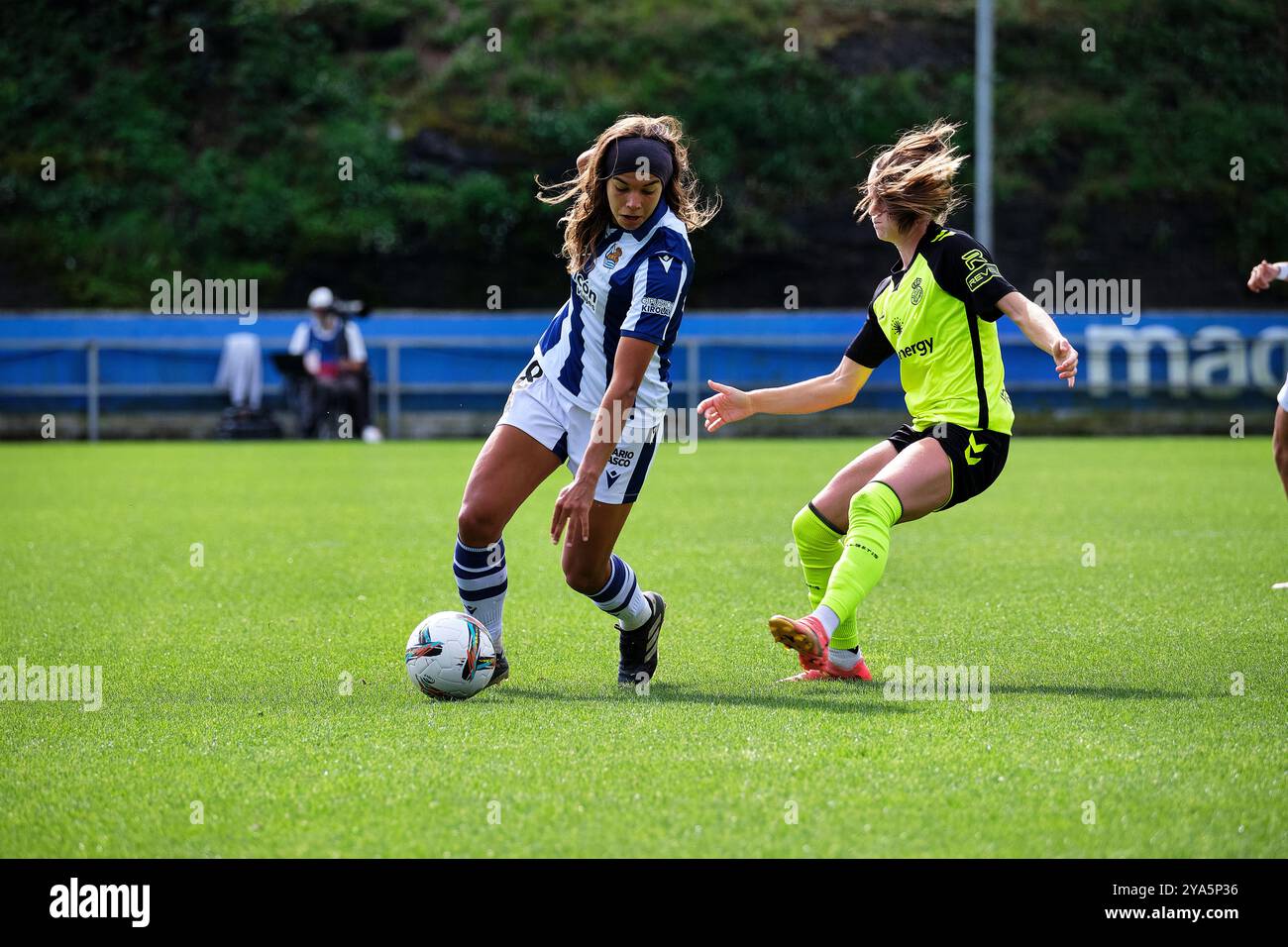 Zubieta, Espagne. 12 octobre 2024. Andreia Jacinto dribble la balle. Crédit : Rubén Gil/Alamy Live News. Banque D'Images