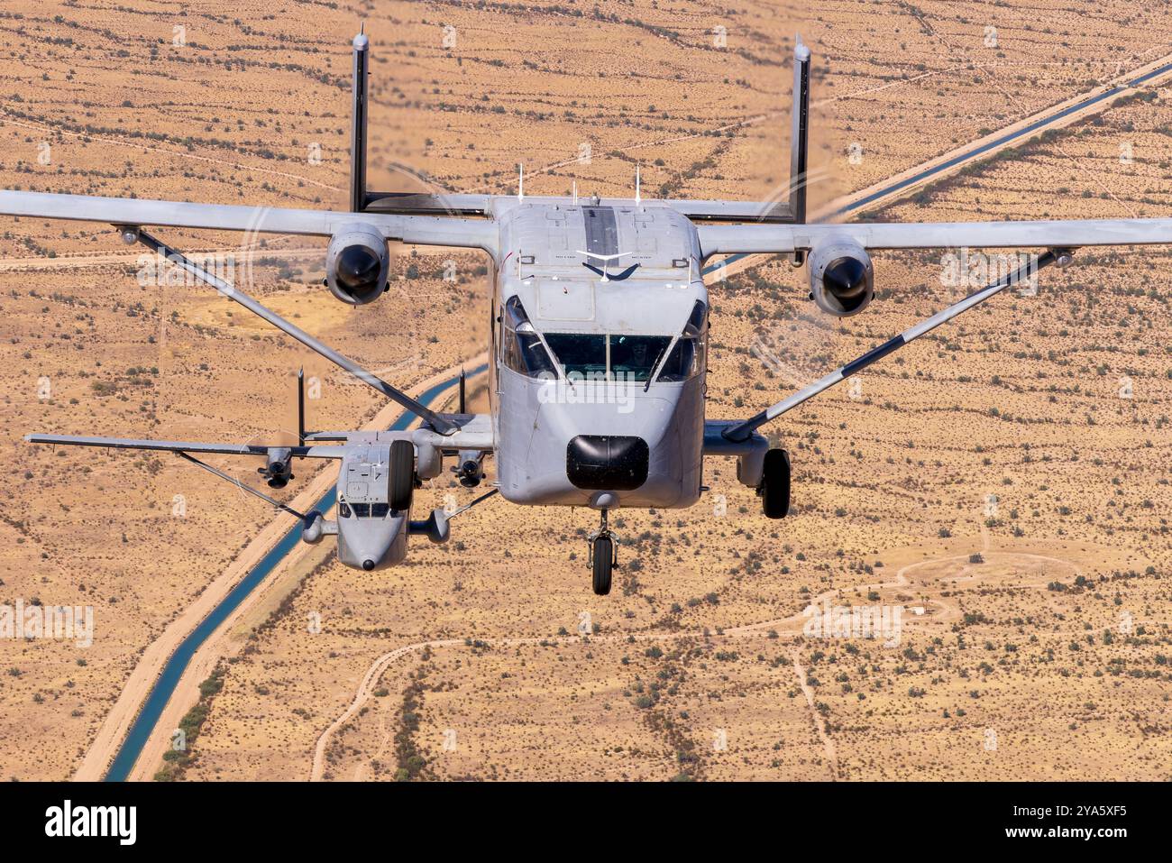 SHORT SC 7 SKYVAN et short C-23B Sherpa air to air au-dessus des montagnes Superstition Arizona Banque D'Images
