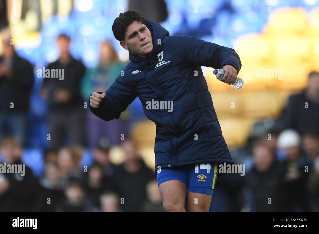 Londres, Angleterre. 12 octobre 2024. Matty Stevens célèbre après le match Sky Bet EFL League Two entre l'AFC Wimbledon et Carlisle United au Cherry Red Records Stadium, à Londres. Kyle Andrews/Alamy Live News Banque D'Images