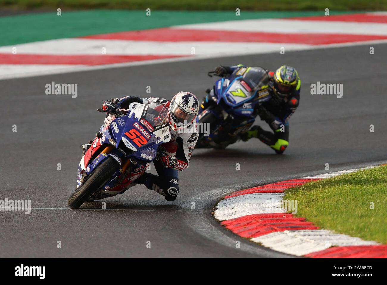 Longfield, Royaume-Uni. 12 octobre 2024. Danny Kent de McAMS Racing Yamaha en route pour remporter la 11e manche du Bennetts British Super Bike Championship à Brands Hatch, Longfield, Angleterre, le 12 octobre 2024. Photo de Ken Sparks. Utilisation éditoriale uniquement, licence requise pour une utilisation commerciale. Aucune utilisation dans les Paris, les jeux ou les publications d'un club/ligue/joueur. Crédit : UK Sports pics Ltd/Alamy Live News Banque D'Images