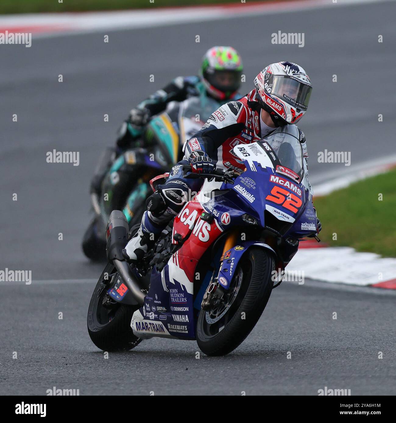 Longfield, Royaume-Uni. 12 octobre 2024. Danny Kent de McAMS Racing Yamaha remporte la 11e manche du Bennetts British Super Bike Championship à Brands Hatch, Longfield, Angleterre, le 12 octobre 2024. Photo de Ken Sparks. Utilisation éditoriale uniquement, licence requise pour une utilisation commerciale. Aucune utilisation dans les Paris, les jeux ou les publications d'un club/ligue/joueur. Crédit : UK Sports pics Ltd/Alamy Live News Banque D'Images