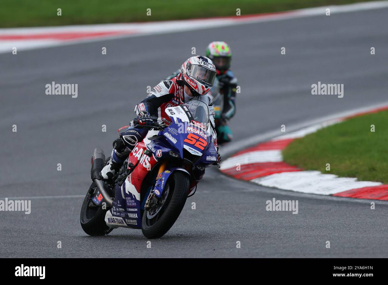 Longfield, Royaume-Uni. 12 octobre 2024. Danny Kent de McAMS Racing Yamaha remporte la 11e manche du Bennetts British Super Bike Championship à Brands Hatch, Longfield, Angleterre, le 12 octobre 2024. Photo de Ken Sparks. Utilisation éditoriale uniquement, licence requise pour une utilisation commerciale. Aucune utilisation dans les Paris, les jeux ou les publications d'un club/ligue/joueur. Crédit : UK Sports pics Ltd/Alamy Live News Banque D'Images