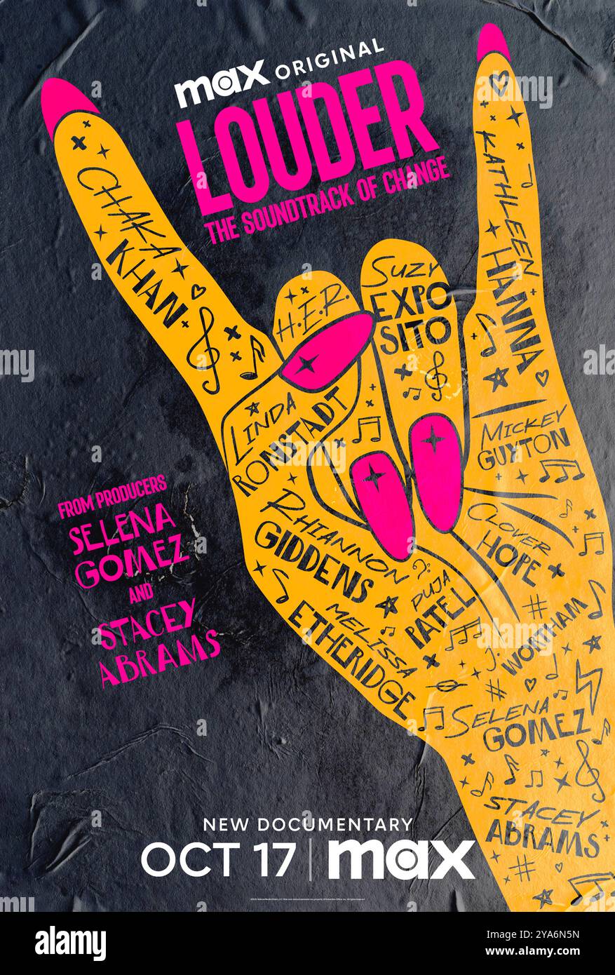 Louder : The Soundtrack of change (2024) réalisé par Kristi Jacobson et produit par Selena Gomez et Stacey Abrams. Documentaire explorant l'impact des femmes dans la musique et leur rôle dans le changement social. Affiche publicitaire ***USAGE ÉDITORIAL SEULEMENT***. Crédit : BFA / Max Banque D'Images