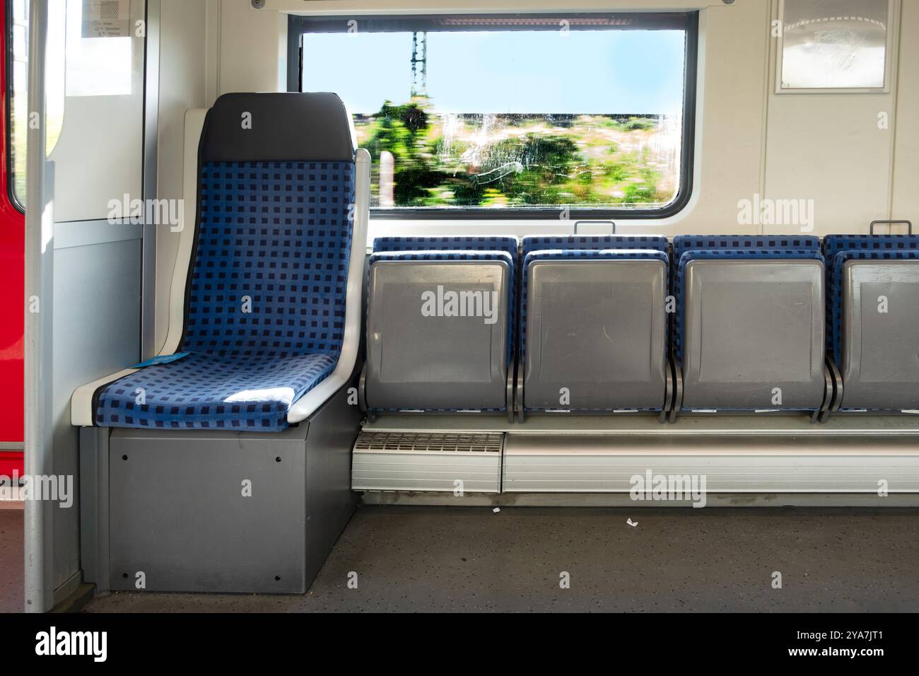 Rangée de sièges vides dans le métro et s-Bahn en Hesse, direction Francfort, transports en commun Banque D'Images