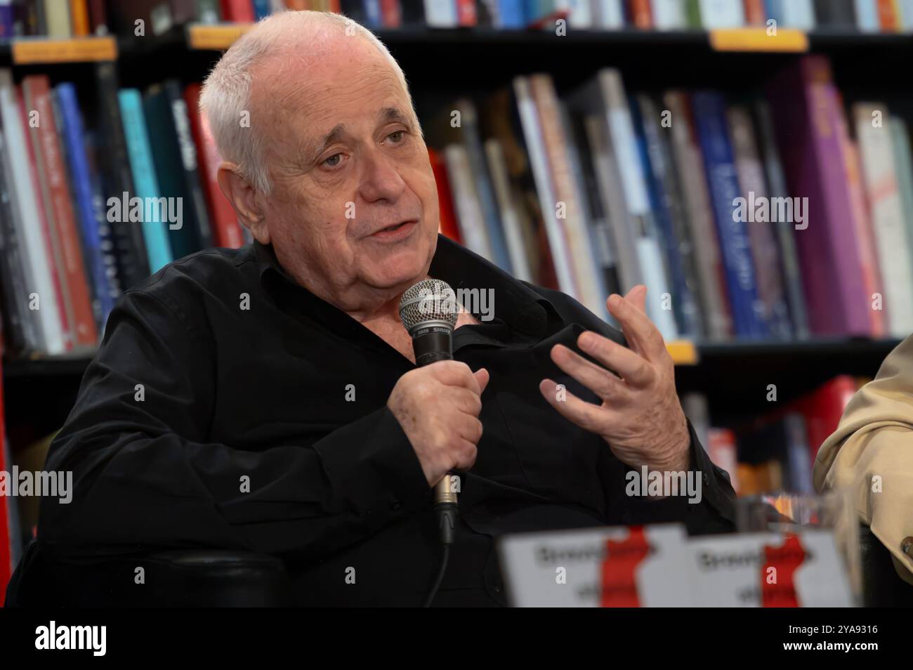 Ilan Pappé, né à Haïfa, est un historien anti-sioniste israélien. Professeur titulaire d'une chaire au Département d'histoire de l'Université d'Exeter (Royaume-Uni). Banque D'Images