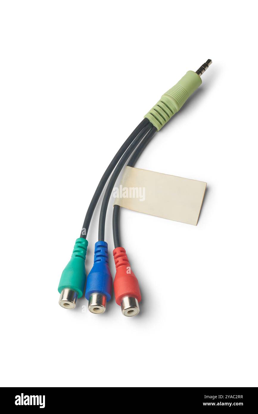 3,5 mm aux vers prise av avec fond blanc isolé à étiquette vierge, connectez des téléphones, des lecteurs mp3 ou des ordinateurs portables à des téléviseurs ou caméscopes plus anciens qui utilisent rca Banque D'Images