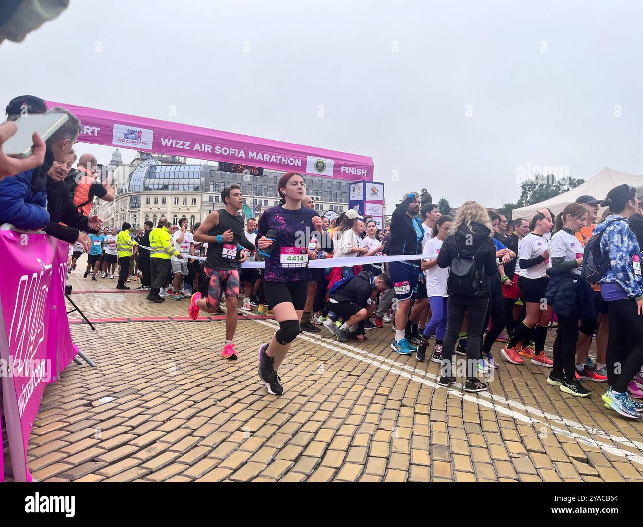 Sofia, Bulgarie. 13 octobre 2024. Participants au marathon annuel traditionnel parrainé par Wizz Air dans la capitale bulgare Sofia. Crédit : Ognyan Yosifov/Alamy Live News Banque D'Images