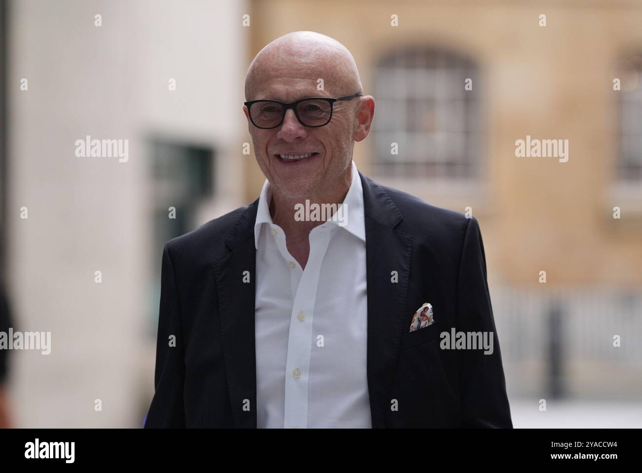 L'homme d'affaires John Caudwell arrive à la BBC Broadcasting House à Londres, pour apparaître comme panéliste dans le programme d'actualité de BBC One, dimanche avec Laura Kuenssberg. Date de la photo : dimanche 13 octobre 2024. Banque D'Images