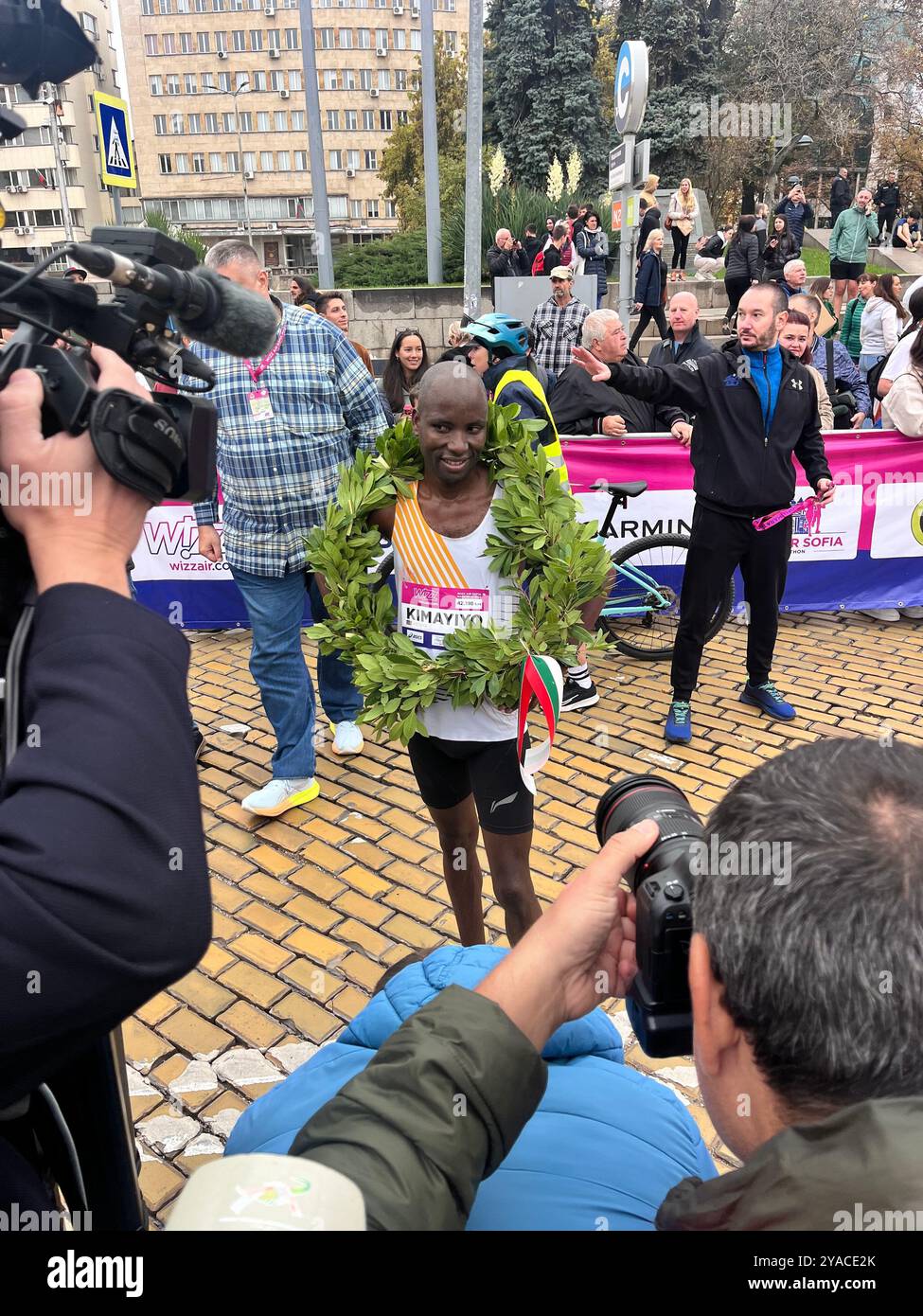 Sofia, Bulgarie. 13 octobre 2024. Shedrack Kiptoo Kimaiyo, du Kenya, a remporté le marathon annuel Bronze Label Road Race sponsorisé par Wizz Air dans la capitale bulgare Sofia. Crédit : Ognyan Yosifov/Alamy Live News Banque D'Images