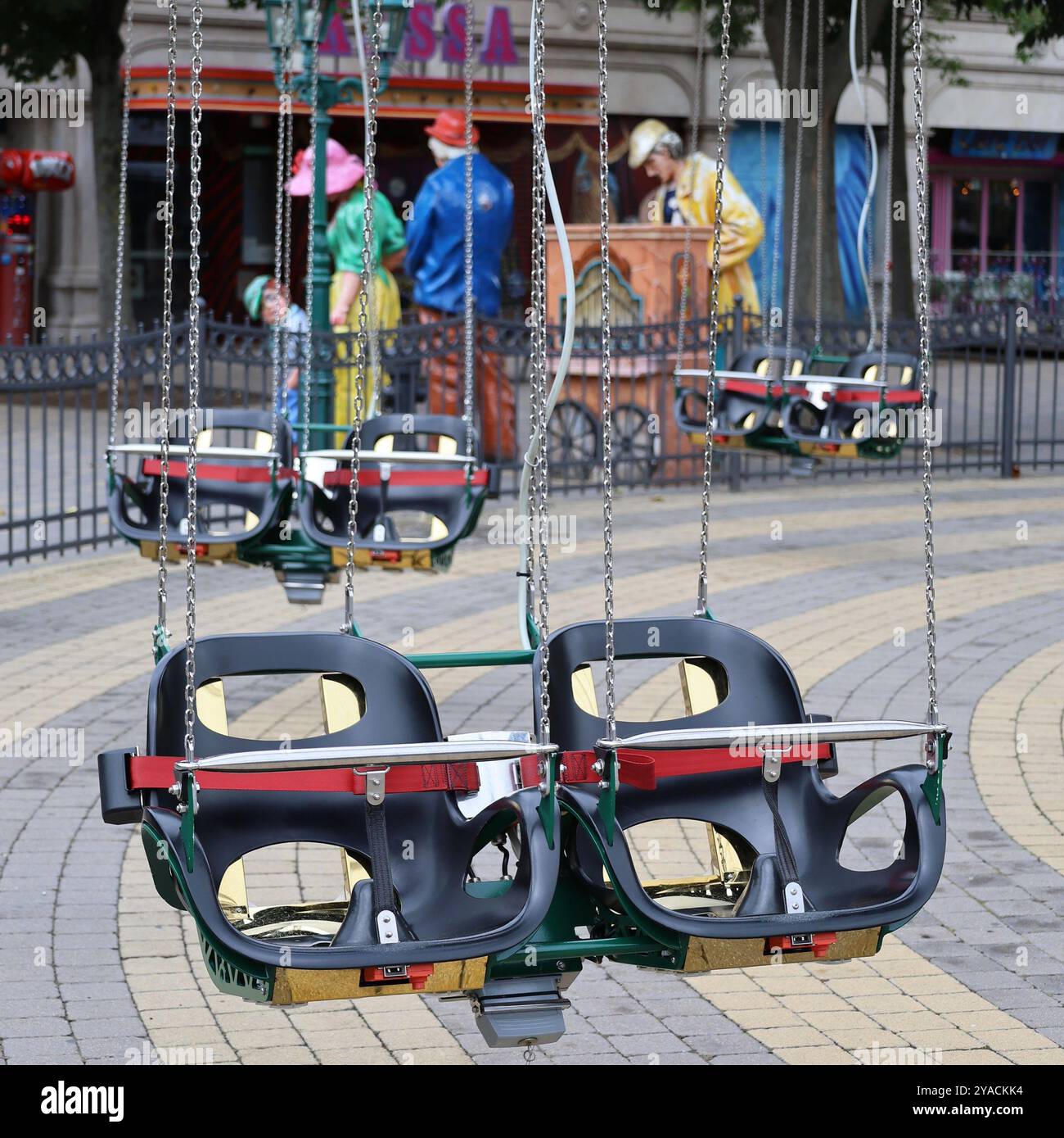 Kettenkarussell. Sitze. Ketten. carrousel à chaînes. sièges. chaînes. Jahrmarkt. juste. Wien Prater. Banque D'Images