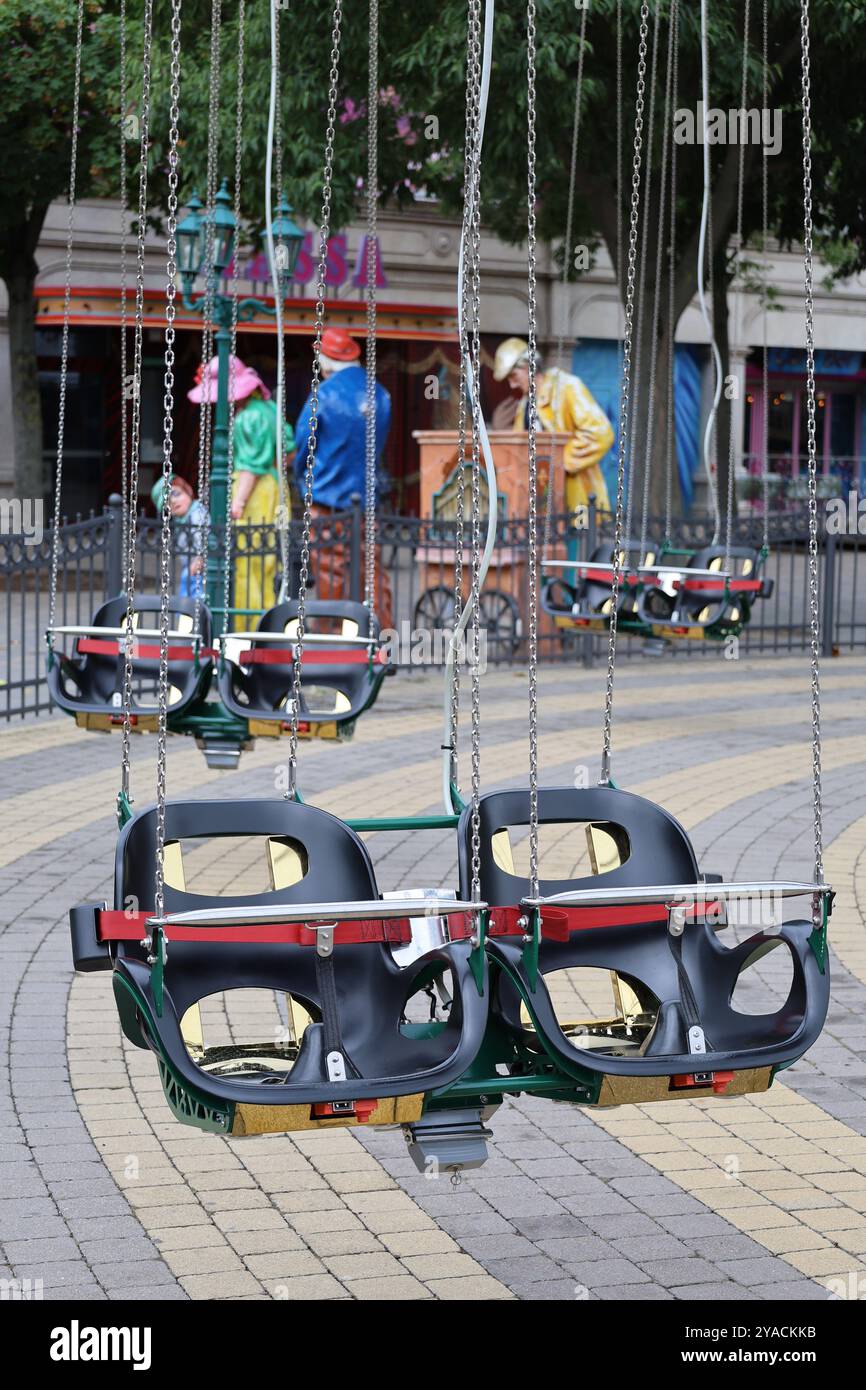 Kettenkarussell. Sitze. Ketten. carrousel à chaînes. sièges. chaînes. Jahrmarkt. juste. Wien Prater. Banque D'Images