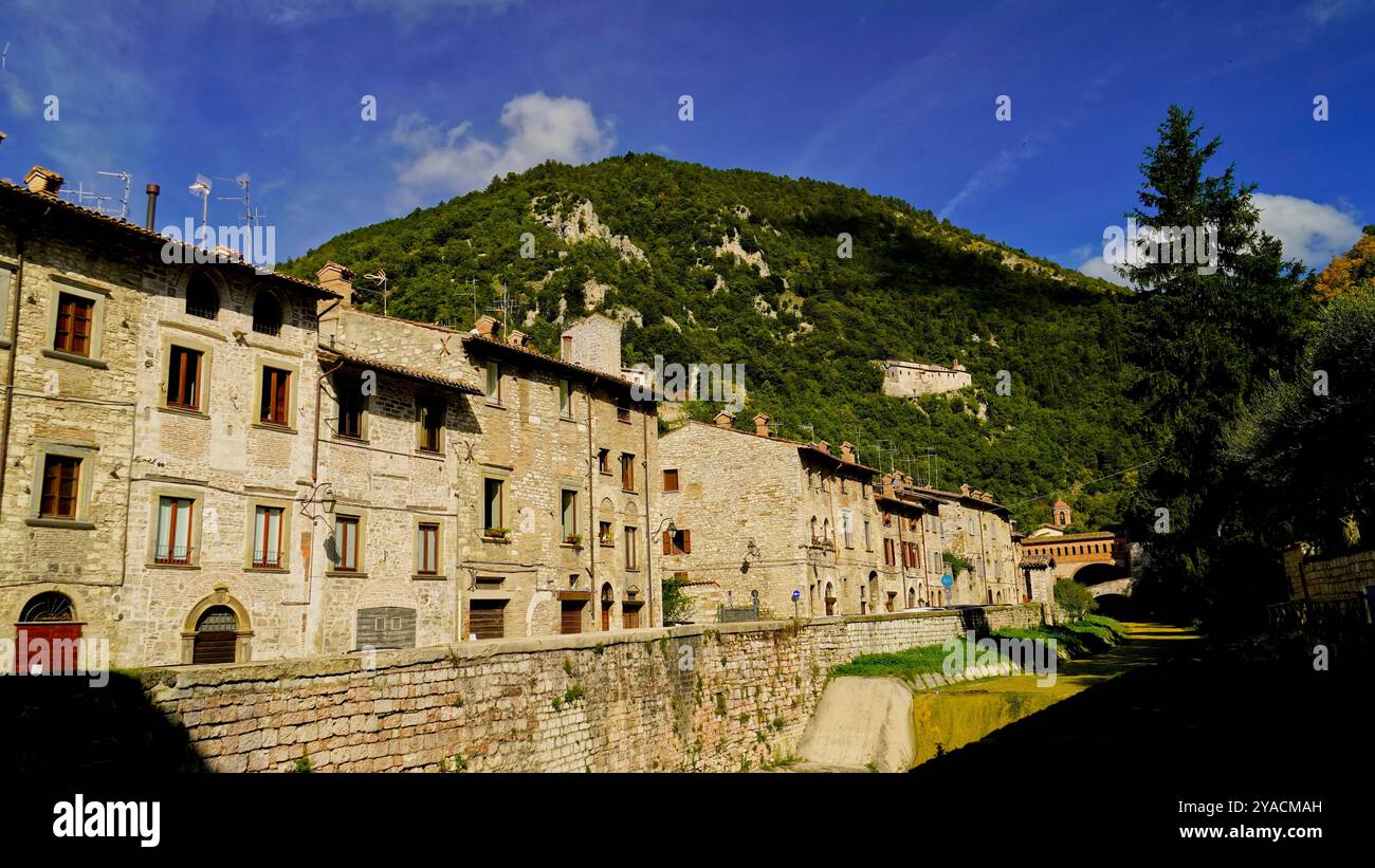 Le tracé médiéval parfaitement conservé du village de Gubbio, Ombrie, Italie Banque D'Images