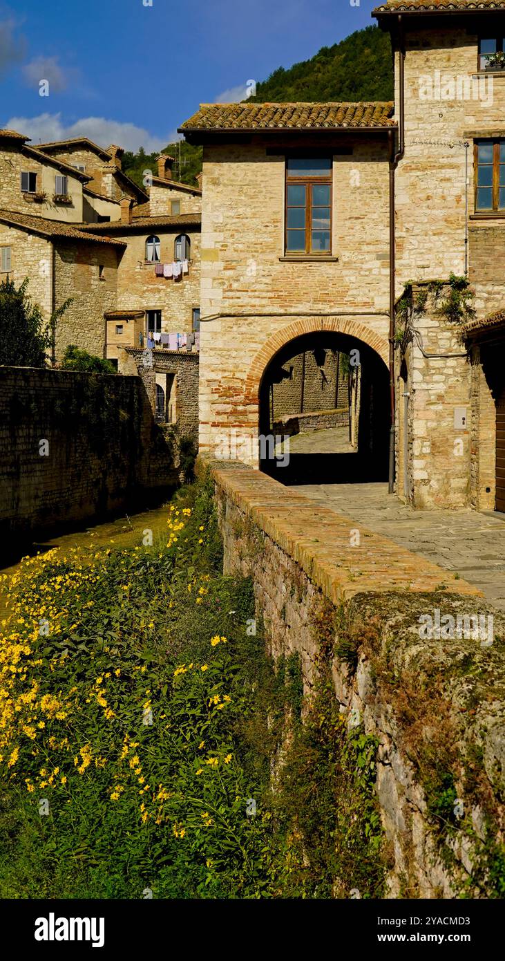 Le tracé médiéval parfaitement conservé du village de Gubbio, Ombrie, Italie Banque D'Images