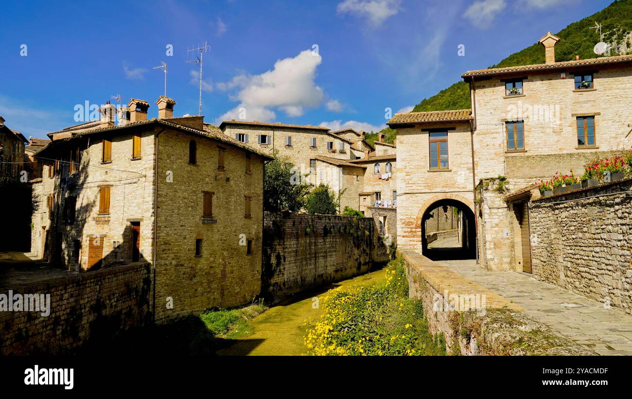Le tracé médiéval parfaitement conservé du village de Gubbio, Ombrie, Italie Banque D'Images