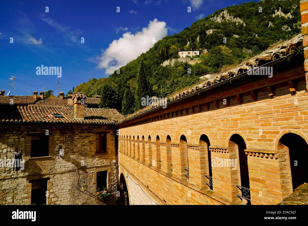 Le tracé médiéval parfaitement conservé du village de Gubbio, Ombrie, Italie Banque D'Images