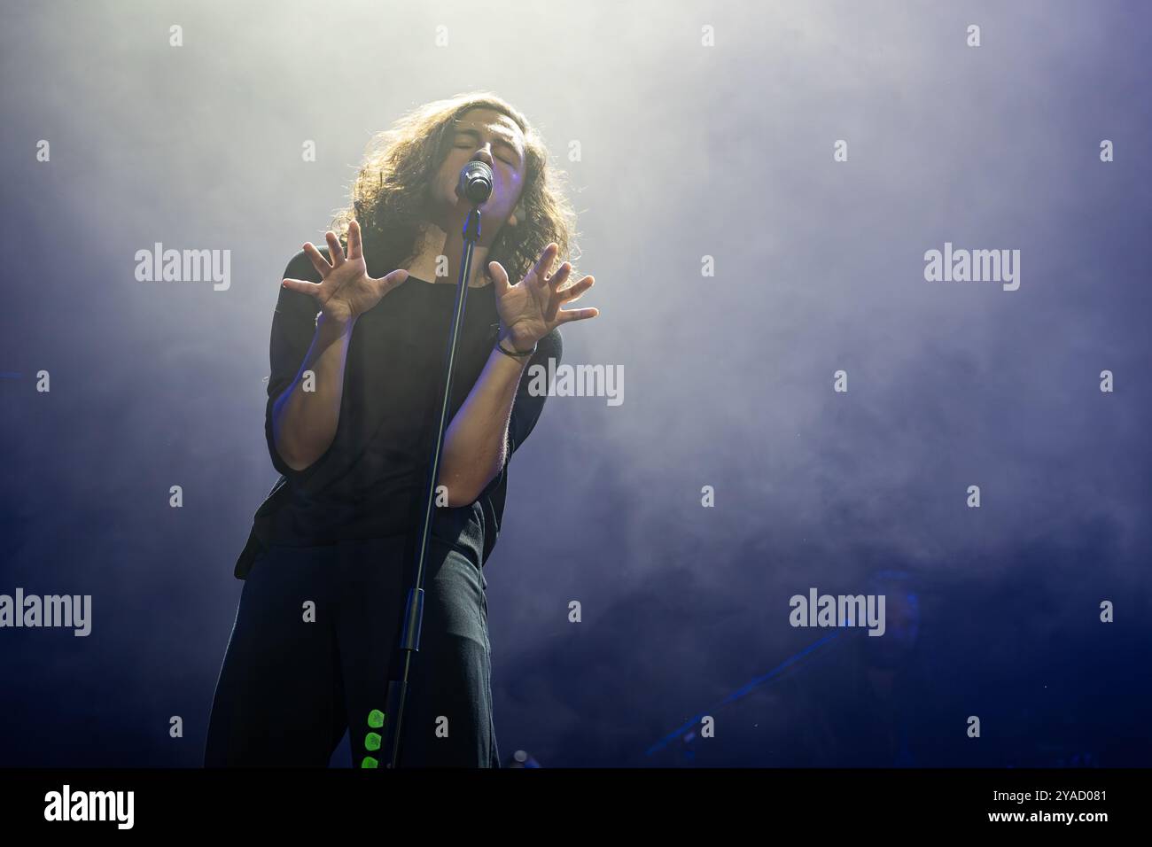 20 mil personas acuden al concierto de Arde Bogotá, Viva Suecia y Nunatak en Zaragoza. Fiestas del Pilar. 11 octubre 2024. Espacio Zity. Banque D'Images