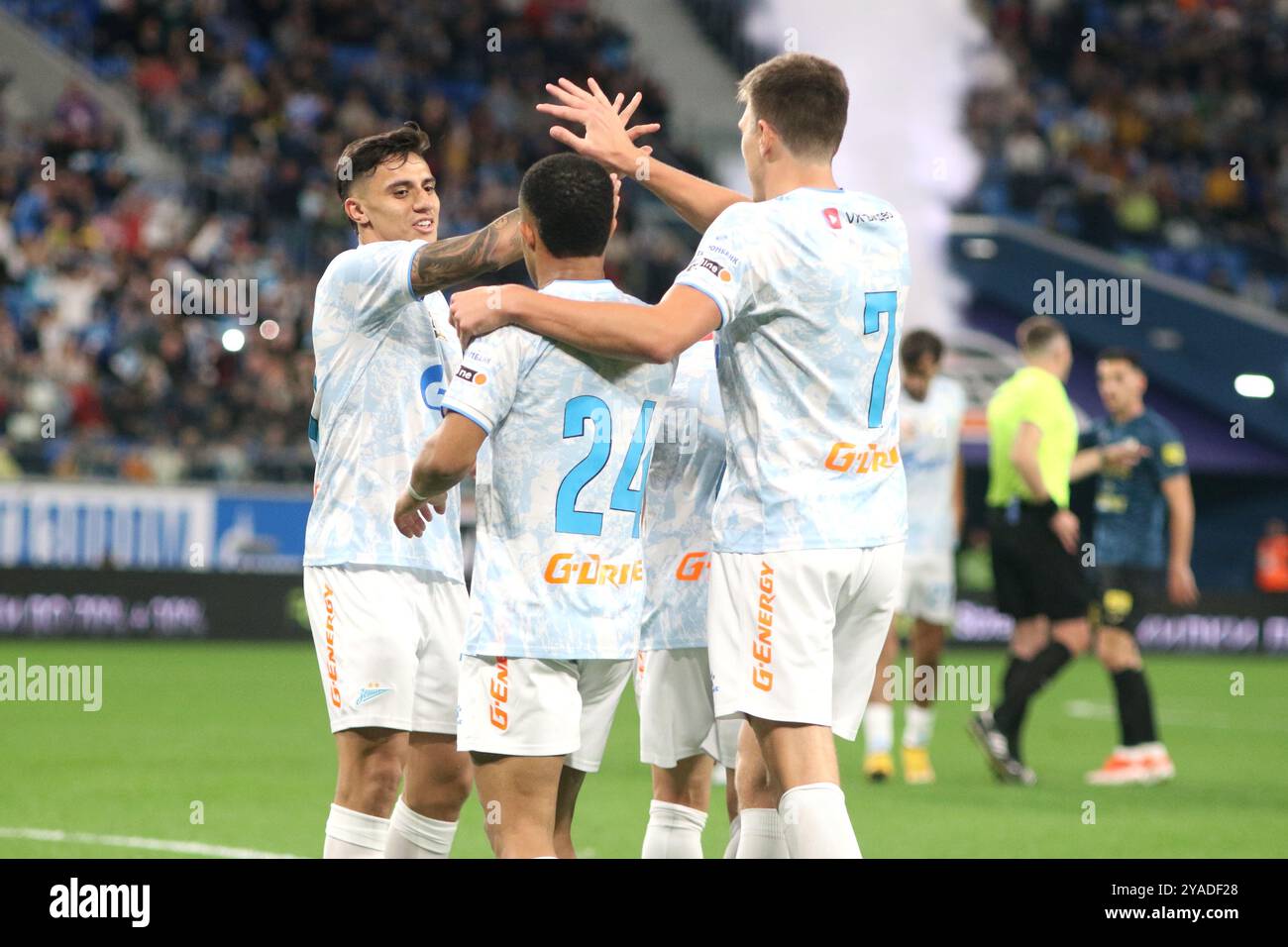 Saint-Pétersbourg, Russie. 12 octobre 2024. Gustavo Mantouan (G), Aleksandr Sobolev (7), connu sous le nom de Pedro Henrique Silva dos Santos, Pedro (24) de Zenit célèbrent un but lors du match de football Winline Super Series entre Zenit Saint-Pétersbourg et Voïvodine Serbie à Gazprom Arena. Score final ; Zenit 4:1 Voïvodine. Crédit : SOPA images Limited/Alamy Live News Banque D'Images