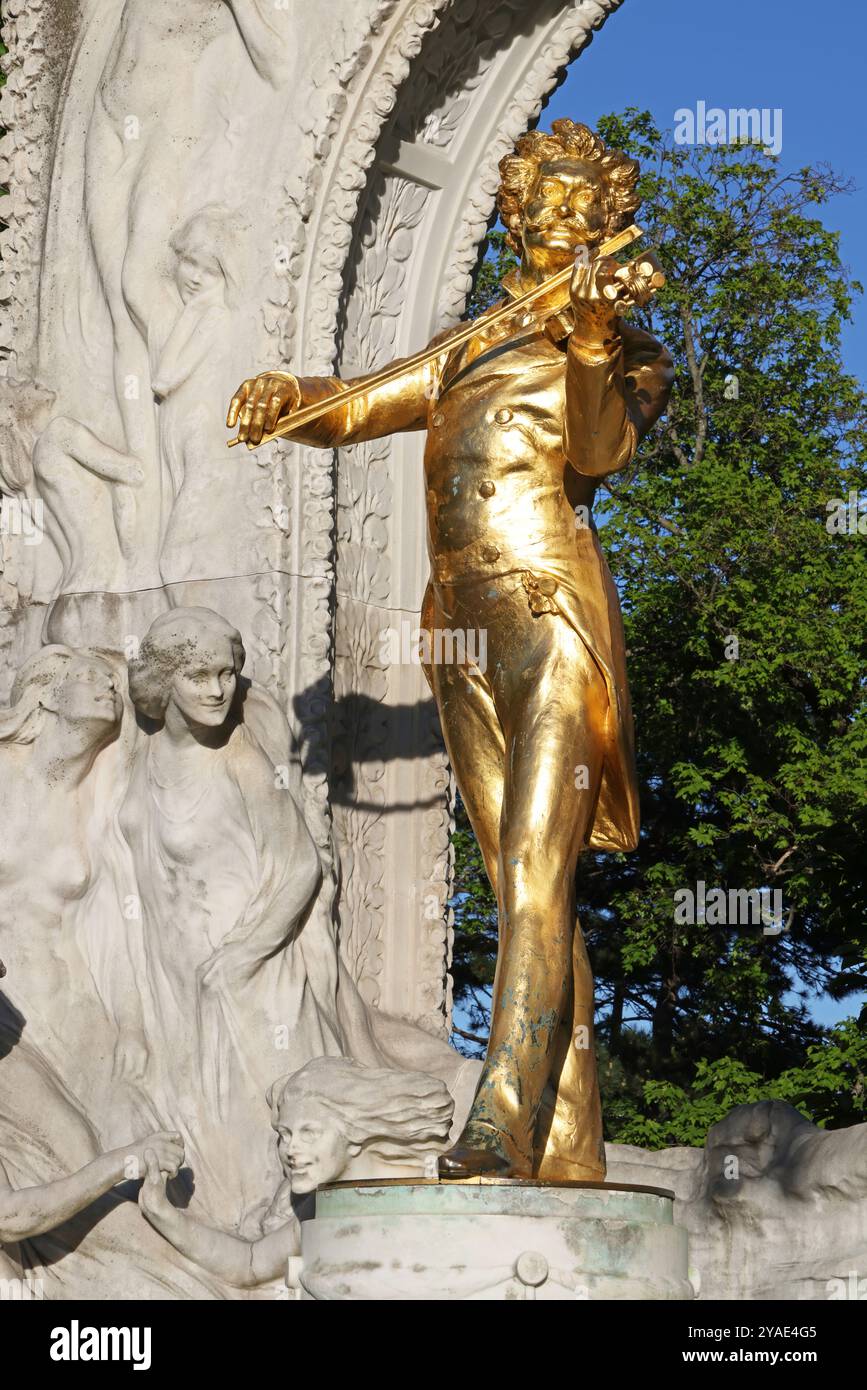 Vienne, Autriche - 28 avril 2024 : Monument de Johann Strauss à Vienne Banque D'Images