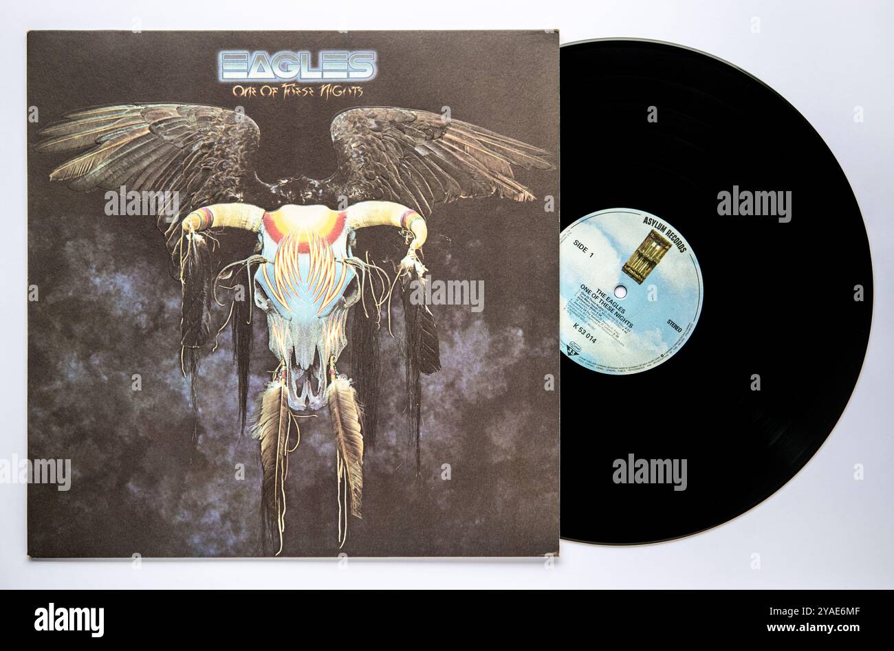 Reprise LP et vinyle de One of These Nights, le quatrième album studio du groupe américain The Eagles, sorti en 1975 Banque D'Images