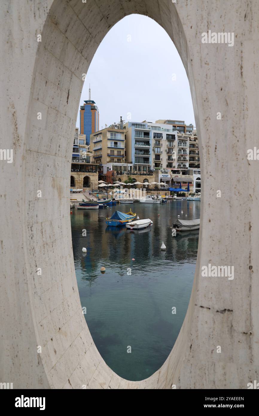 Amour. Liebe. Skulptur. sculpture. Malte. - Giljan. Port. Hafen. Stein. Marmor. Banque D'Images