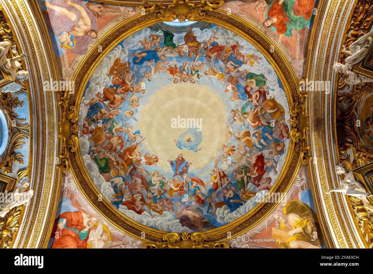 Recopie du dôme orné de fresques à l'intérieur de l'Oratorio del Crocifisso à Foligno, Italie. Banque D'Images