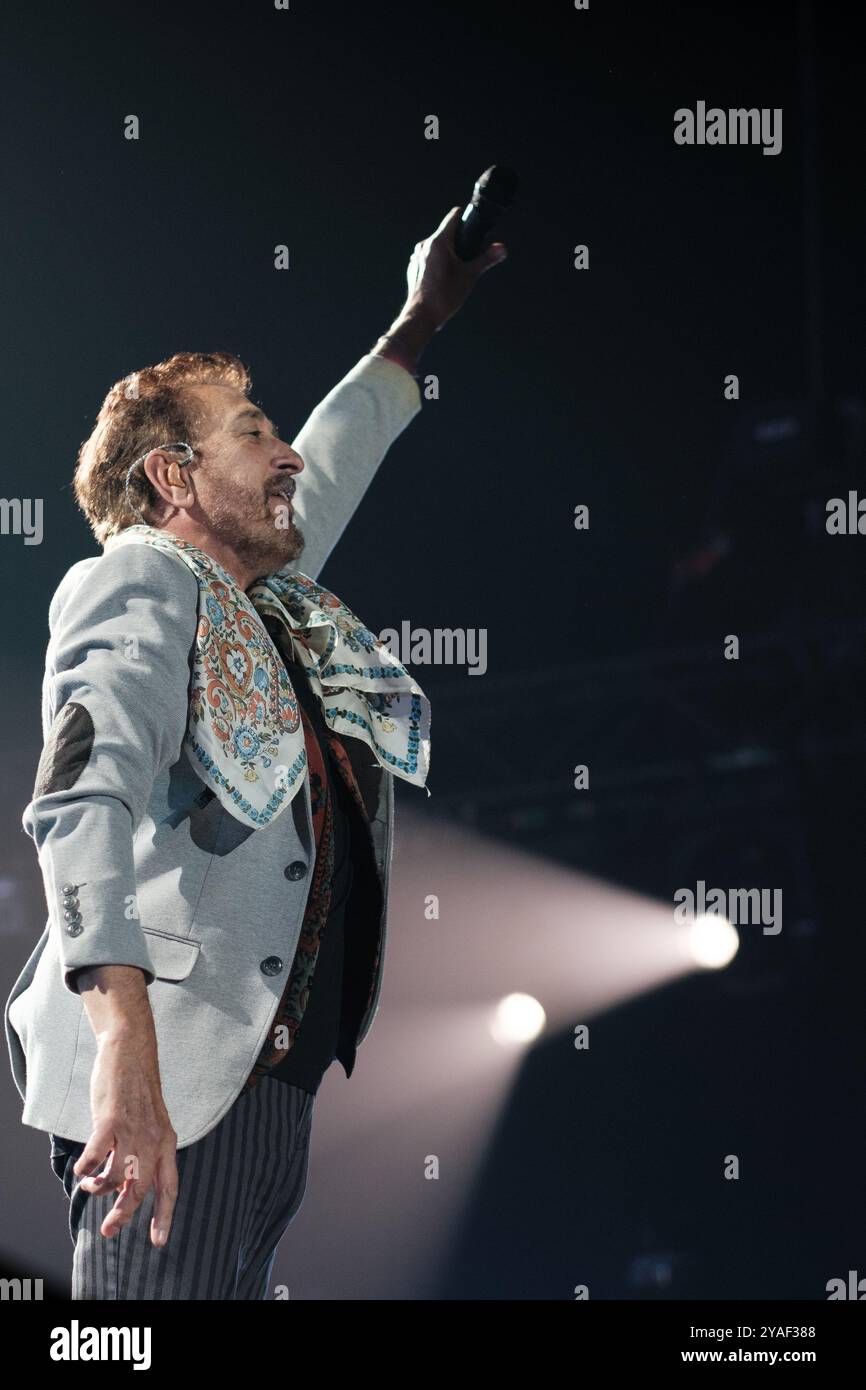 Madrid, Espagne. 05 janvier 2022. Le chanteur Manolo García se produit lors d'une tournée au Wizcenter à Madrid 13 octobre 2024 Espagne crédit : Sipa USA/Alamy Live News Banque D'Images