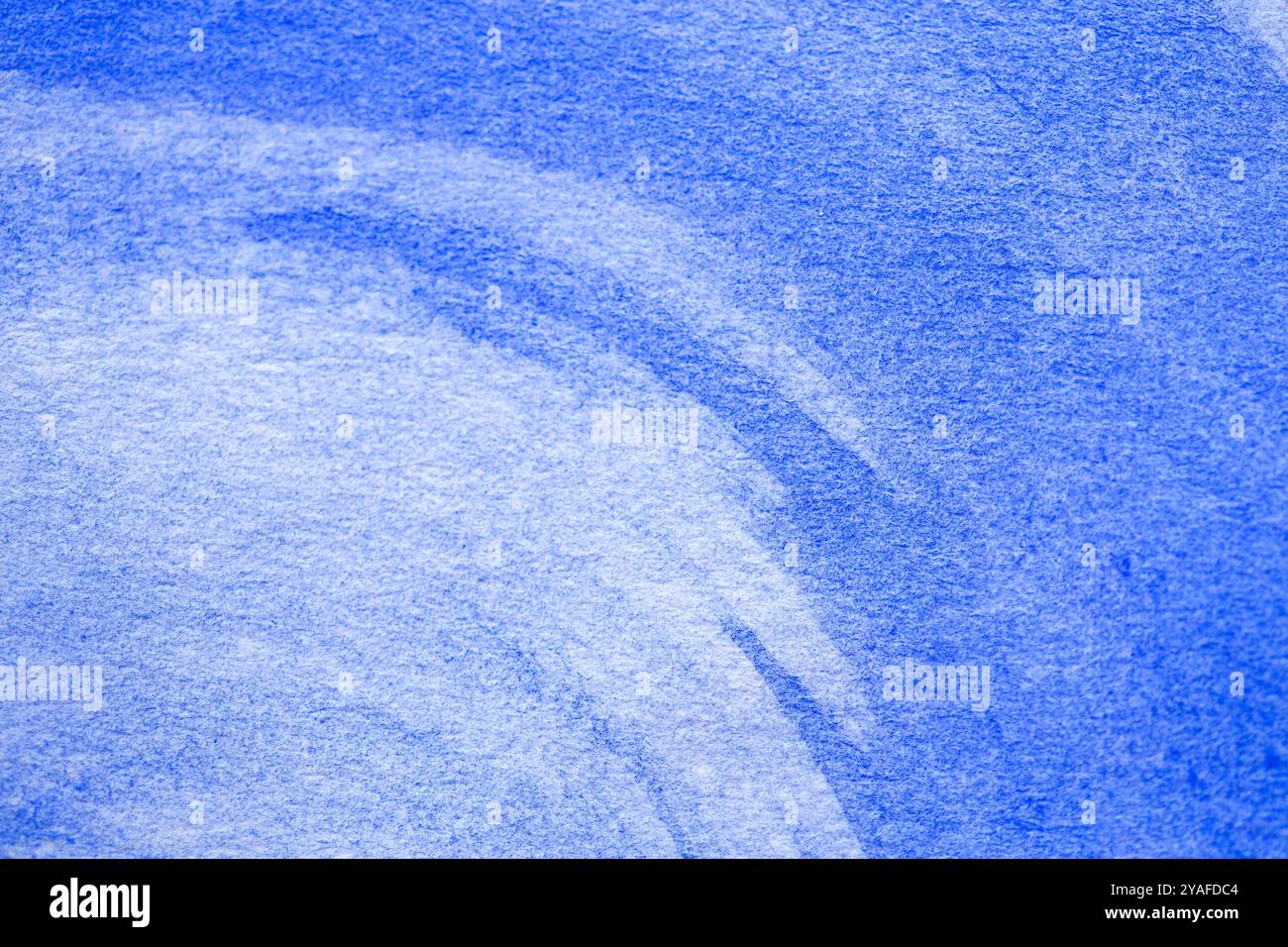 Peinture aquarelle bleue sur papier blanc Banque D'Images