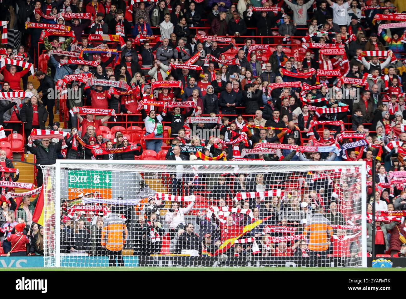 Liverpool, Royaume-Uni. 13 octobre 2024. Anfield, Liverpool, Angleterre, 13 octobre 2024 : les supporters de Liverpool avant le match de Super League des Barclays entre Liverpool et Manchester City à Anfield à Liverpool, Angleterre. (Sean Chandler/SPP) crédit : photo de presse sportive SPP. /Alamy Live News Banque D'Images