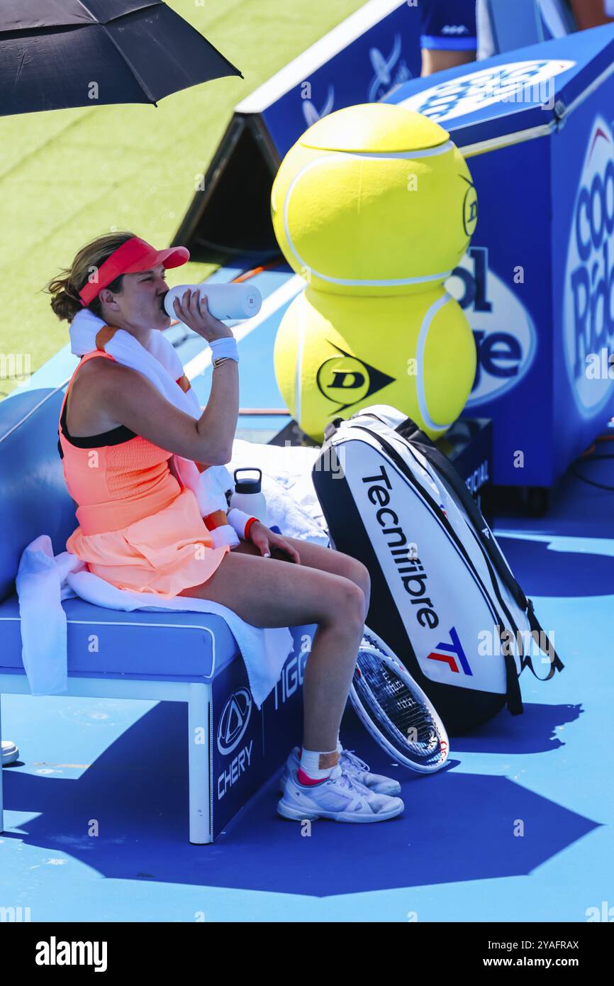 MELBOURNE, AUSTRALIE, 12 JANVIER : Danielle Collins affronte Mirra Andreeva de Russie lors de la troisième journée du Kooyong Classic 2024 à Kooyong le 1er janvier Banque D'Images