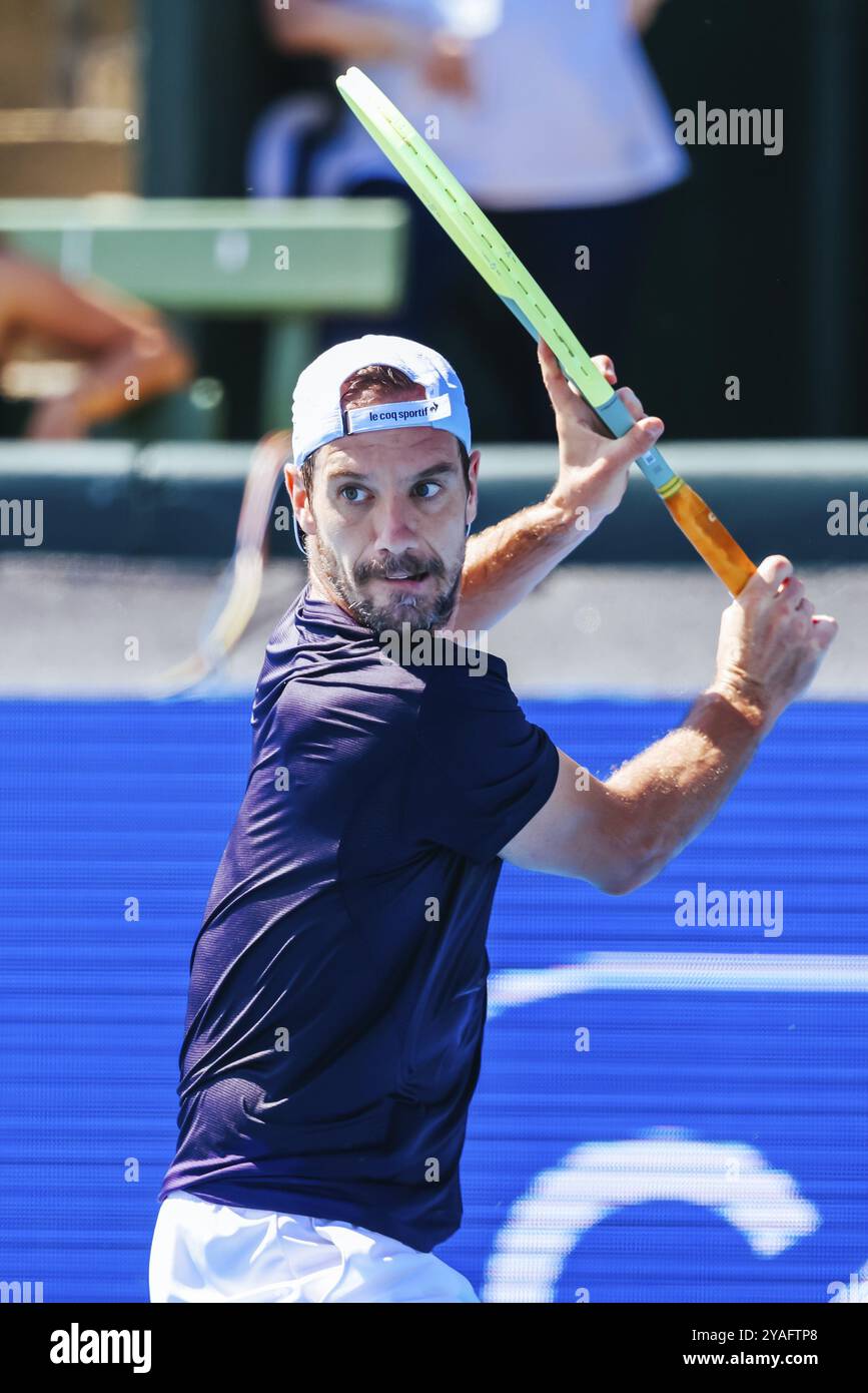 MELBOURNE, AUSTRALIE, 12 JANVIER : Richard Gasquet, de France, joue Marc Polmans, d'Australie, lors de la troisième journée du Kooyong Classic 2024 à Kooyong on Banque D'Images