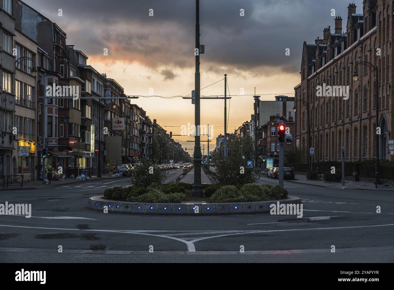 Koekelberg, région de Bruxelles-capitale, Belgique, 04 02 2020 L'avenue Charles Quint presque vide, un axe de circulation majeur pendant le confinement de Bruxelles, Euro Banque D'Images