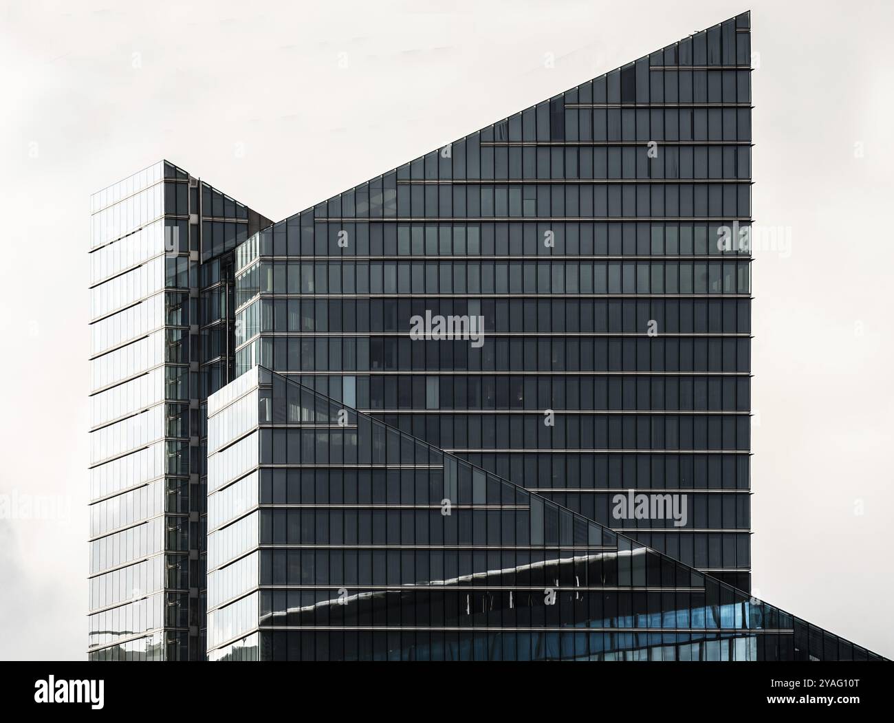 Saint-Josse, région de Bruxelles-capitale, Belgique, 03 10 2020 Résumé lignes et formes du sommet de la Tour Rogier, siège de la banque Belfius, Euro Banque D'Images