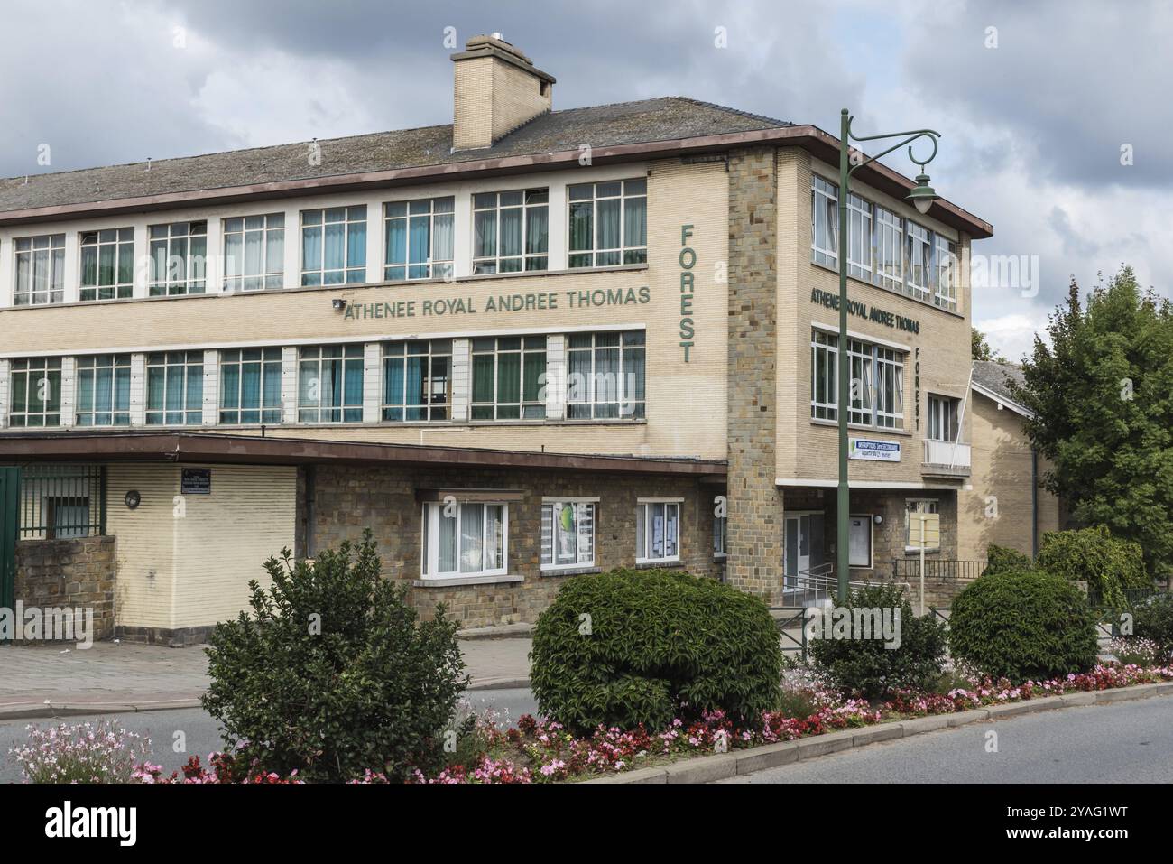 Saint-Gilles, région de Bruxelles-capitale, Belgique, 09 07 2019 façade du lycée royal Andrée Thomas, Europe Banque D'Images