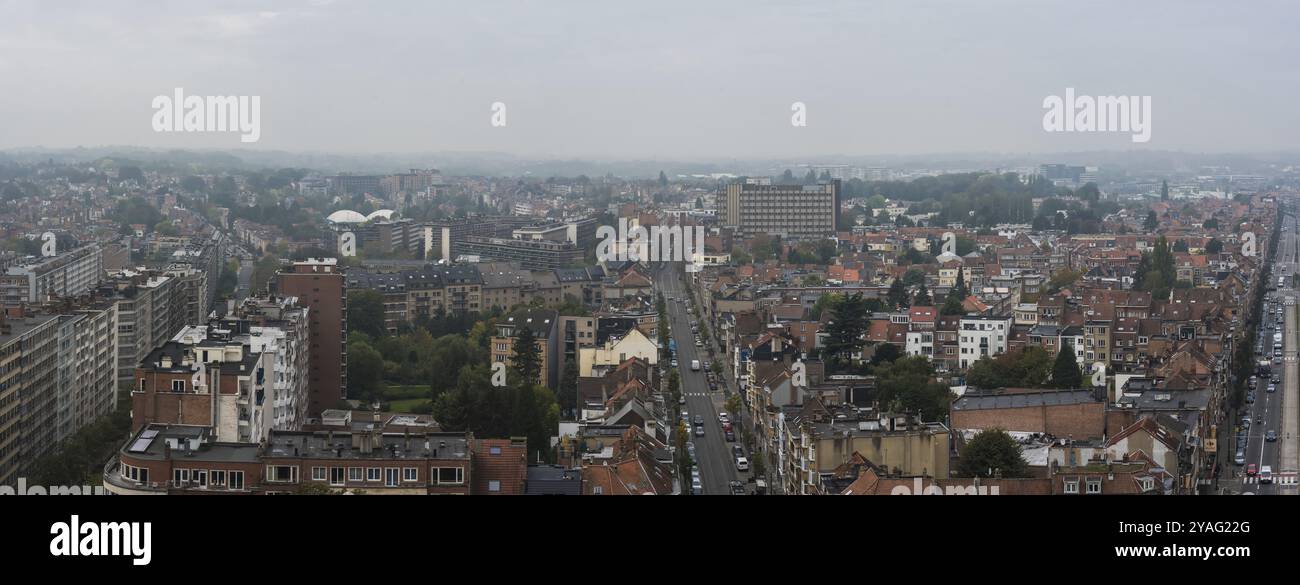 Koekelberg, région de Bruxelles-capitale, Belgique, 10 23 2019 vue panoramique sur l'avenue Josse Goffin et le boulevard Charles Quint, Europe Banque D'Images