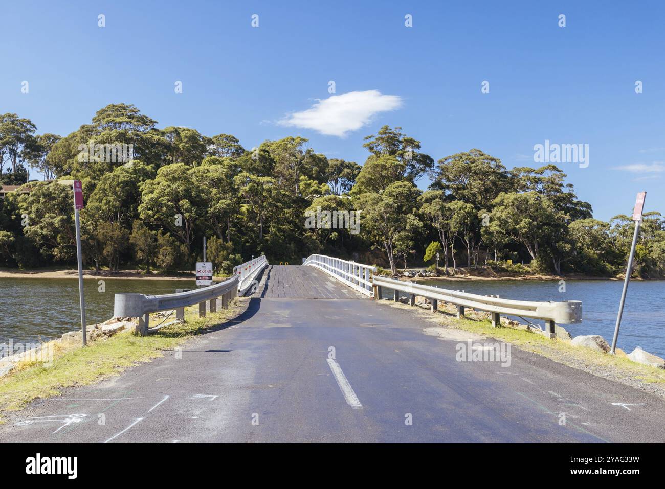 Pont du lac Wallaga et paysage environnant à Bega Shire, Nouvelle-Galles du Sud, Australie, Océanie Banque D'Images