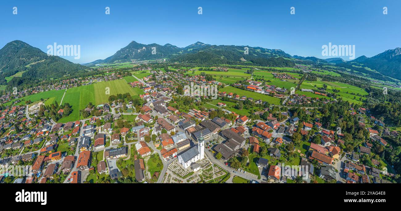Vue aérienne de la station thermale climatique d'Oberaudorf dans la basse vallée de l'Inn en haute-Bavière Banque D'Images