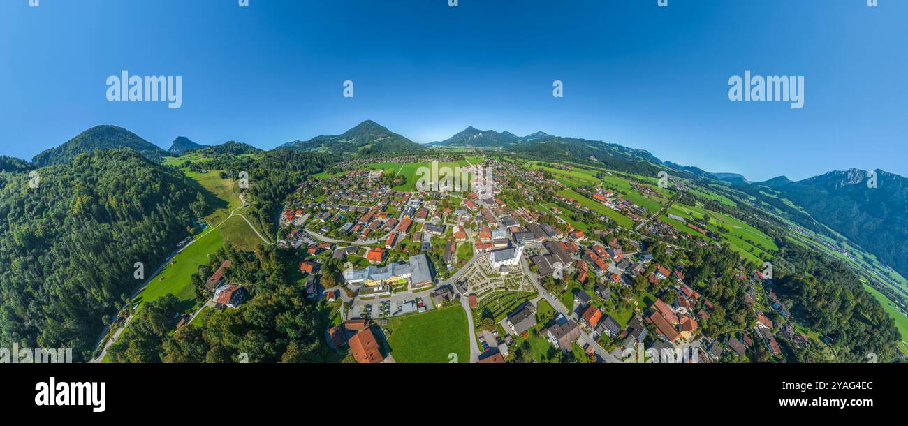 Vue aérienne de la station thermale climatique d'Oberaudorf dans la basse vallée de l'Inn en haute-Bavière Banque D'Images