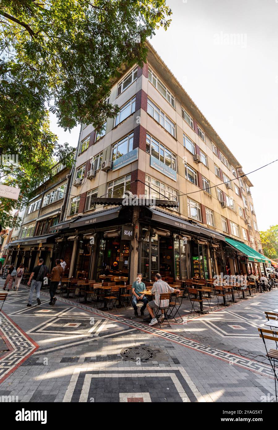 Istanbul, Turkiye - OCT 8, 2024 : vue de rue générique à Kadikoy, une municipalité et un district du côté asiatique de la province d'Istanbul, Turkiye. Banque D'Images