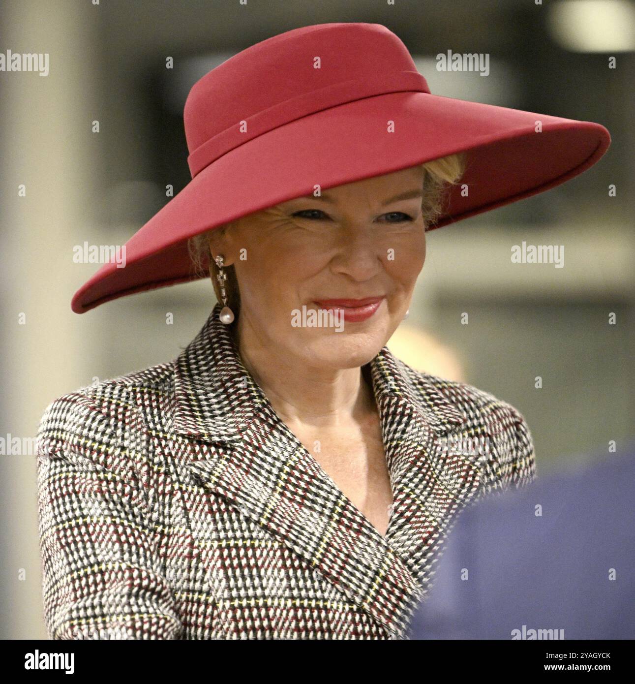 Paris, France. 14 octobre 2024. La reine Mathilde de Belgique arrive en gare de Paris Nord le premier jour de la visite officielle du couple royal belge en France, lundi 14 octobre 2024. Le couple royal belge est en visite de trois jours en France. BELGA PHOTO POOL DIDIER LEBRUN crédit : Belga News Agency/Alamy Live News Banque D'Images