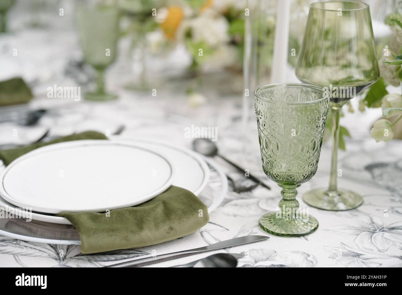 Vert et blanc réception jour de mariage Tablescape Centrepieces Design Banque D'Images