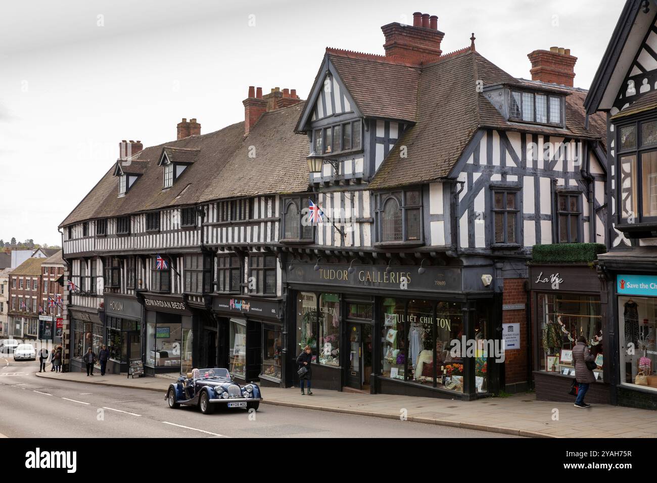 Royaume-Uni, Angleterre, Shropshire, Shrewsbury, Wyle COP, magasins dans le bâtiment Tudor à charpente en bois jetée Banque D'Images