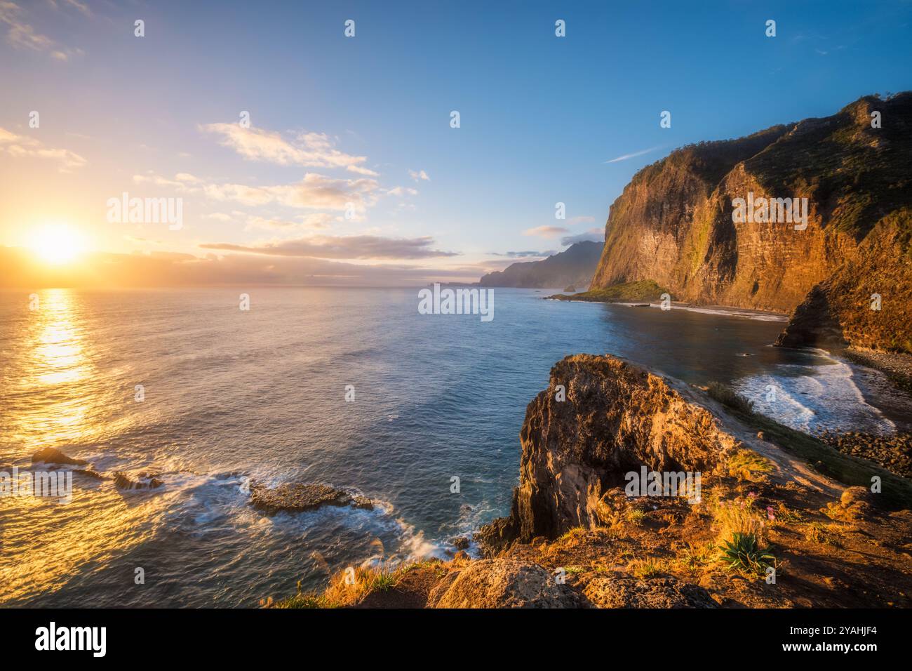 Vue du paysage côtier des falaises de Madère, île de Madère, Portugal Banque D'Images