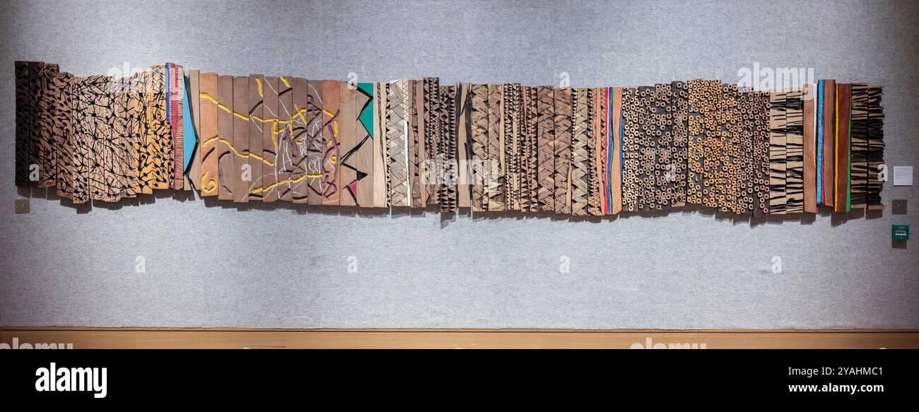 Bonhams, Londres, Royaume-Uni. 14 octobre 2024. Aperçu de la vente Bonhams Modern & Contemporary African Art qui aura lieu le 16 octobre. Les faits saillants de la vente aux enchères comprennent : El Anatsui, (ghanéen, né en 1944), 'change Goes on. Estimation de £120 000 à £180,000. Banque D'Images